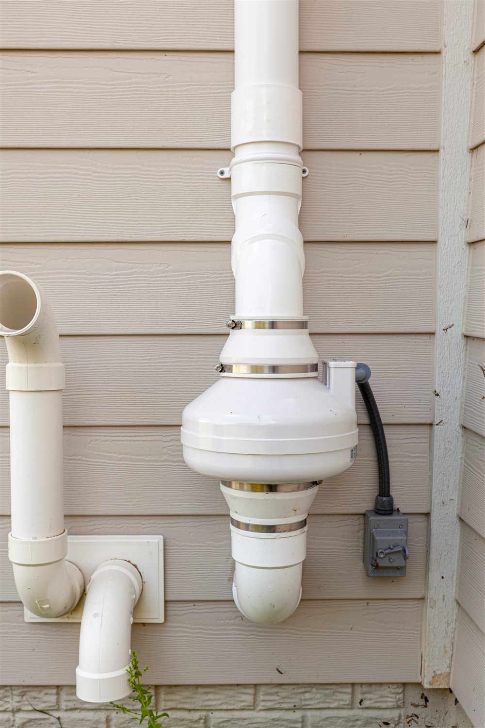 Radon mitigation fan and manometer components